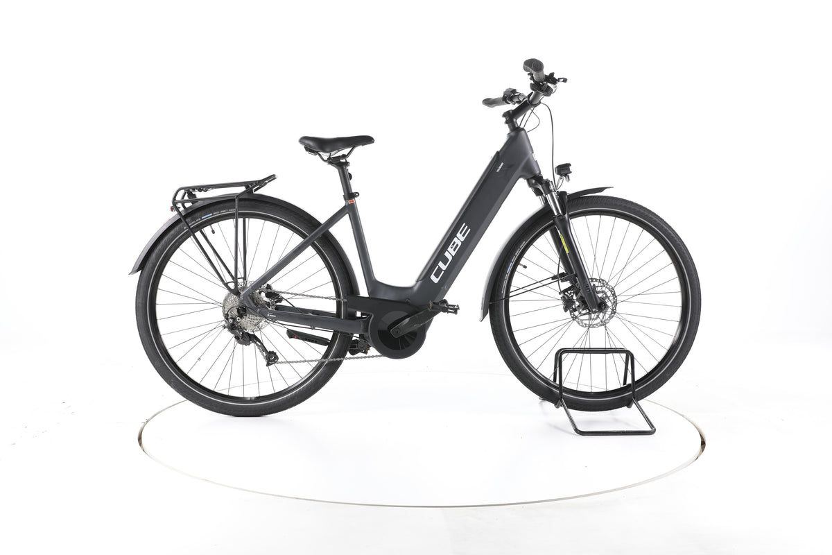 Cube Touring Hybrid One Trekking E-Bike Tiefeinsteiger - Image 1