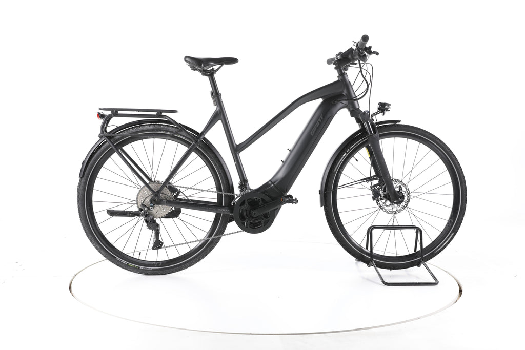 Giant Explore E+ 1 Trekking E-Bike - Image 1