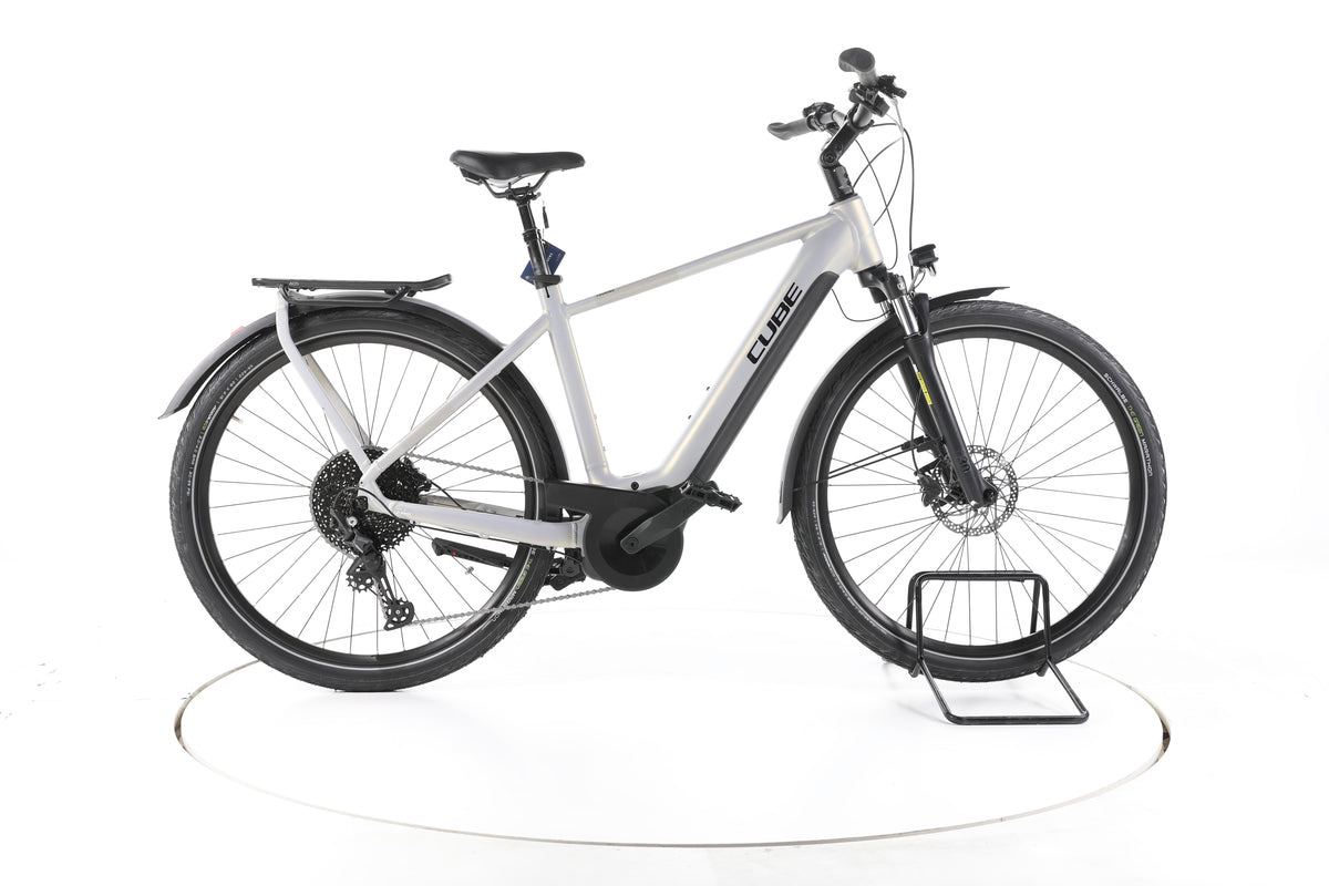 Cube Touring Hybrid Pro 625 Trekking E-Bike - Image 1