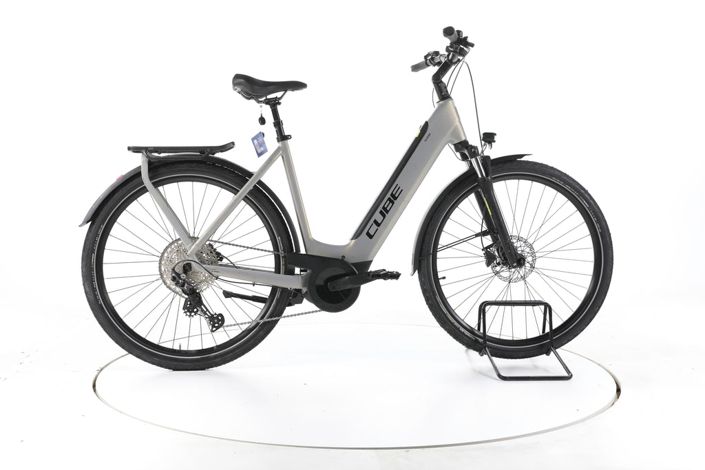 Cube Touring Hybrid Pro 625 Trekking E-Bike Tiefeinsteiger - Image 1