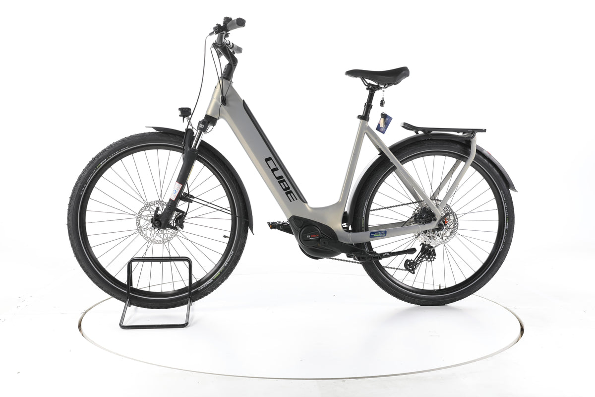 Cube Touring Hybrid Pro 625 Trekking E-Bike Tiefeinsteiger - Image 7