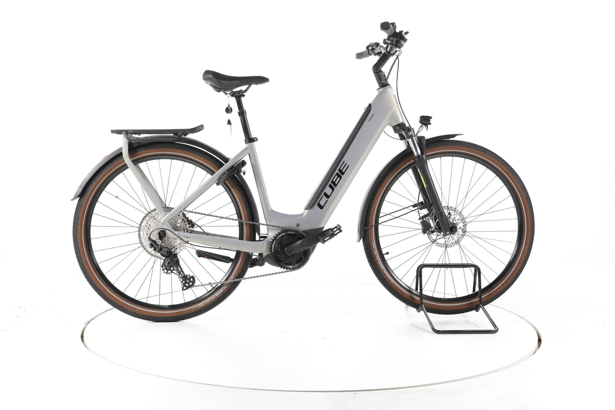 Cube Touring Hybrid Pro Trekking E-Bike Tiefeinsteiger - Image 1