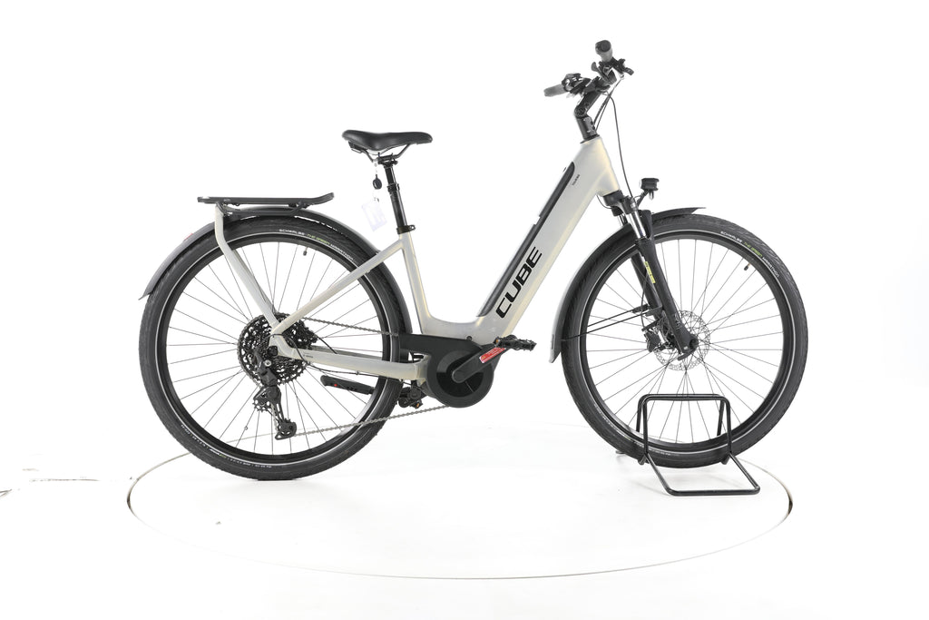 Cube Touring Hybrid Pro Trekking E-Bike Tiefeinsteiger 2024 - Image 1