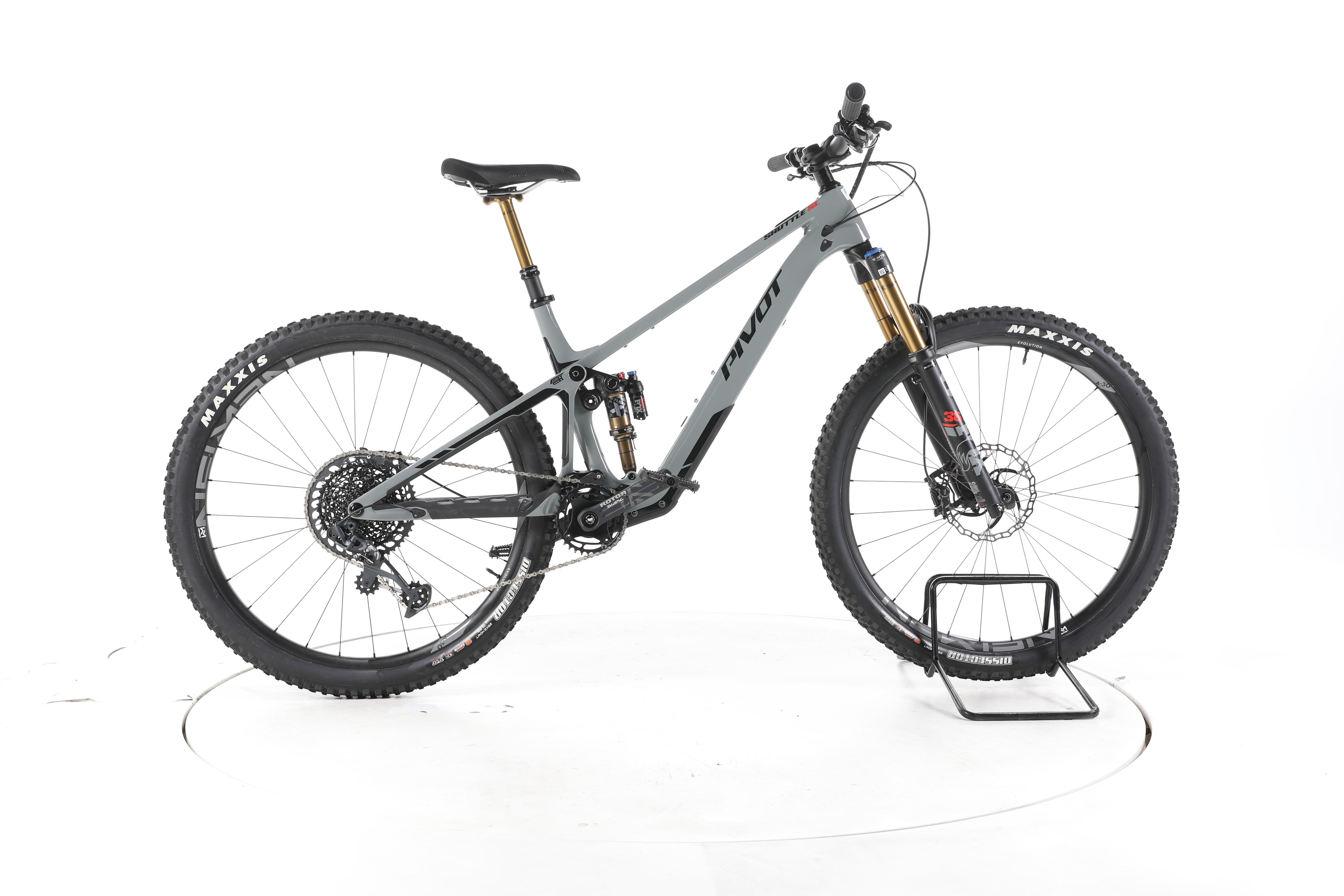 Pivot Cycles Shuttle SL E-Bike Fully Carbon - Image 1
