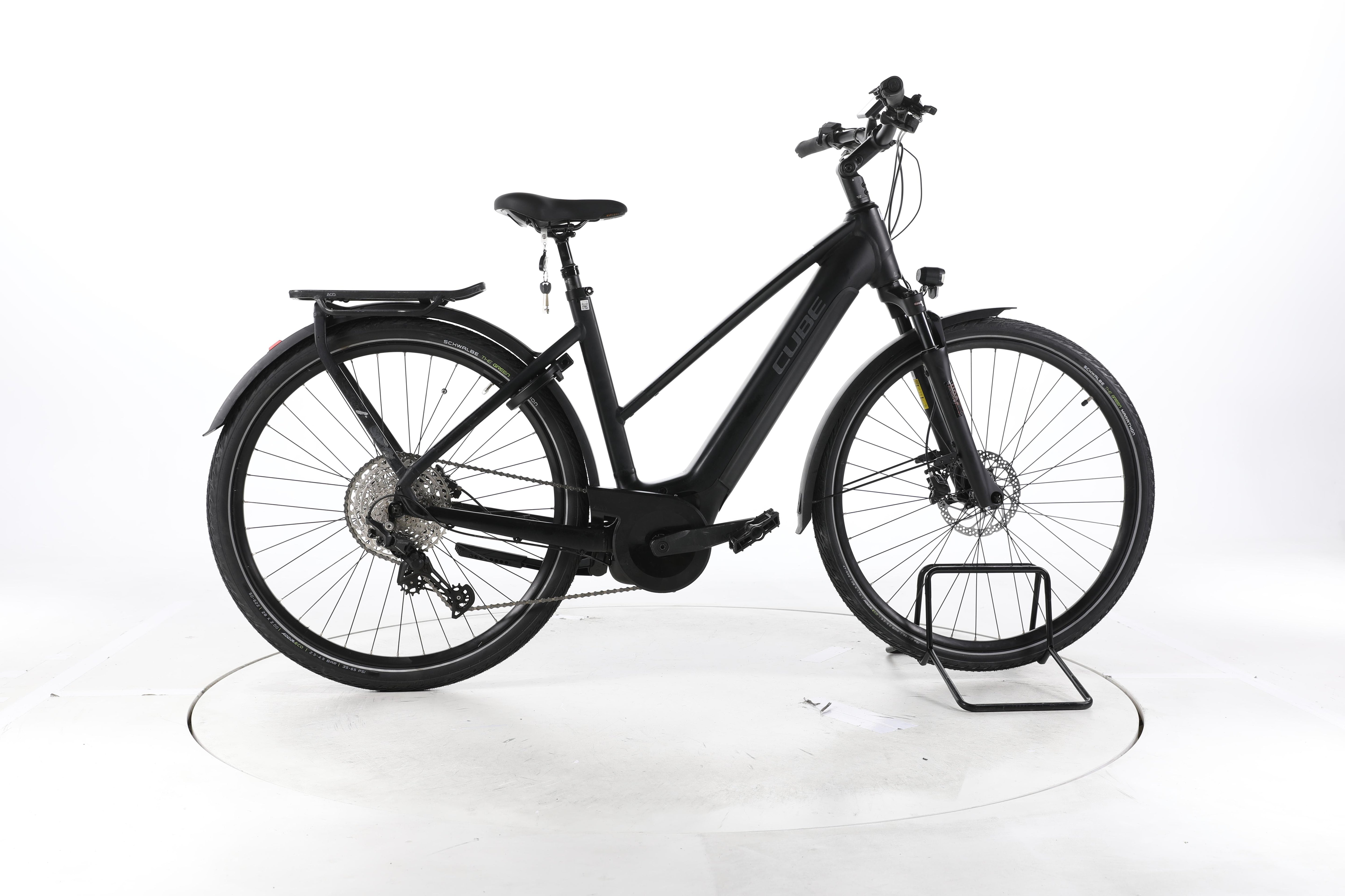 Cube Touring Hybrid Pro Trekking E-Bike - Image 1