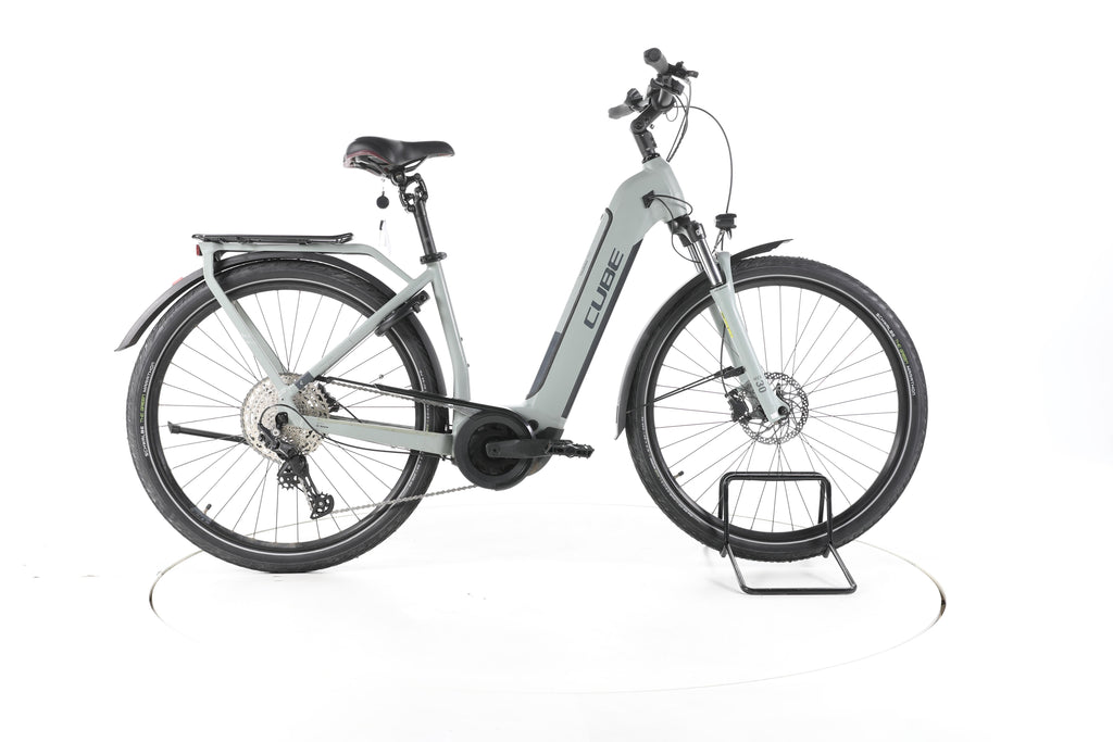 Cube Touring Hybrid Pro Trekking E-Bike Tiefeinsteiger - Image 1