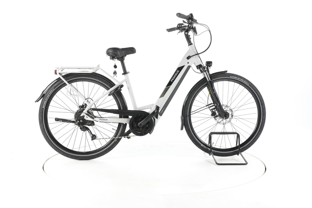 Pegasus Solero EVO 9 Trekking E-Bike Tiefeinsteiger - Image 1