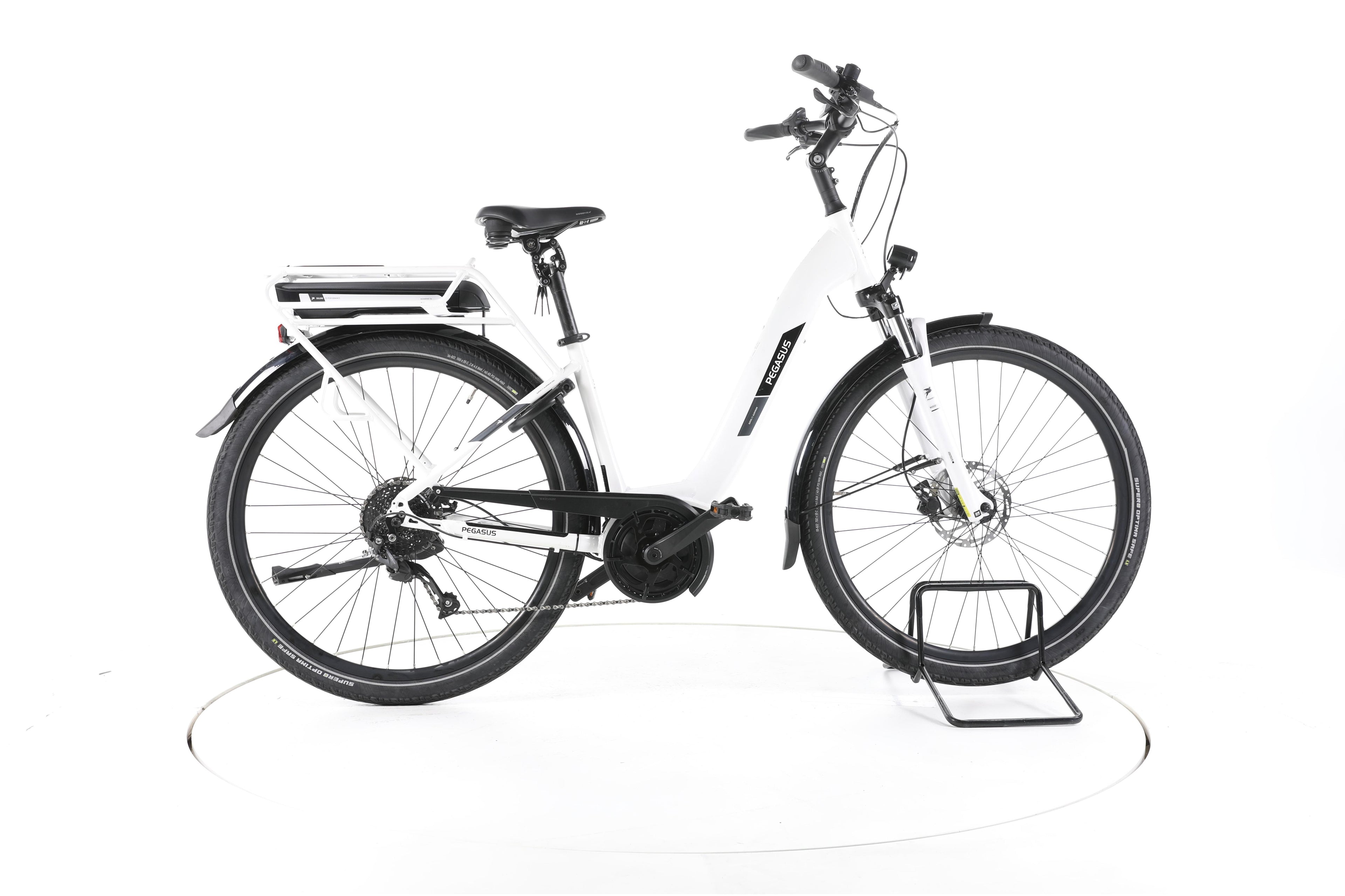 Pegasus Solero E9 Performance Trekking E-Bike Tiefeinsteiger - Image 1