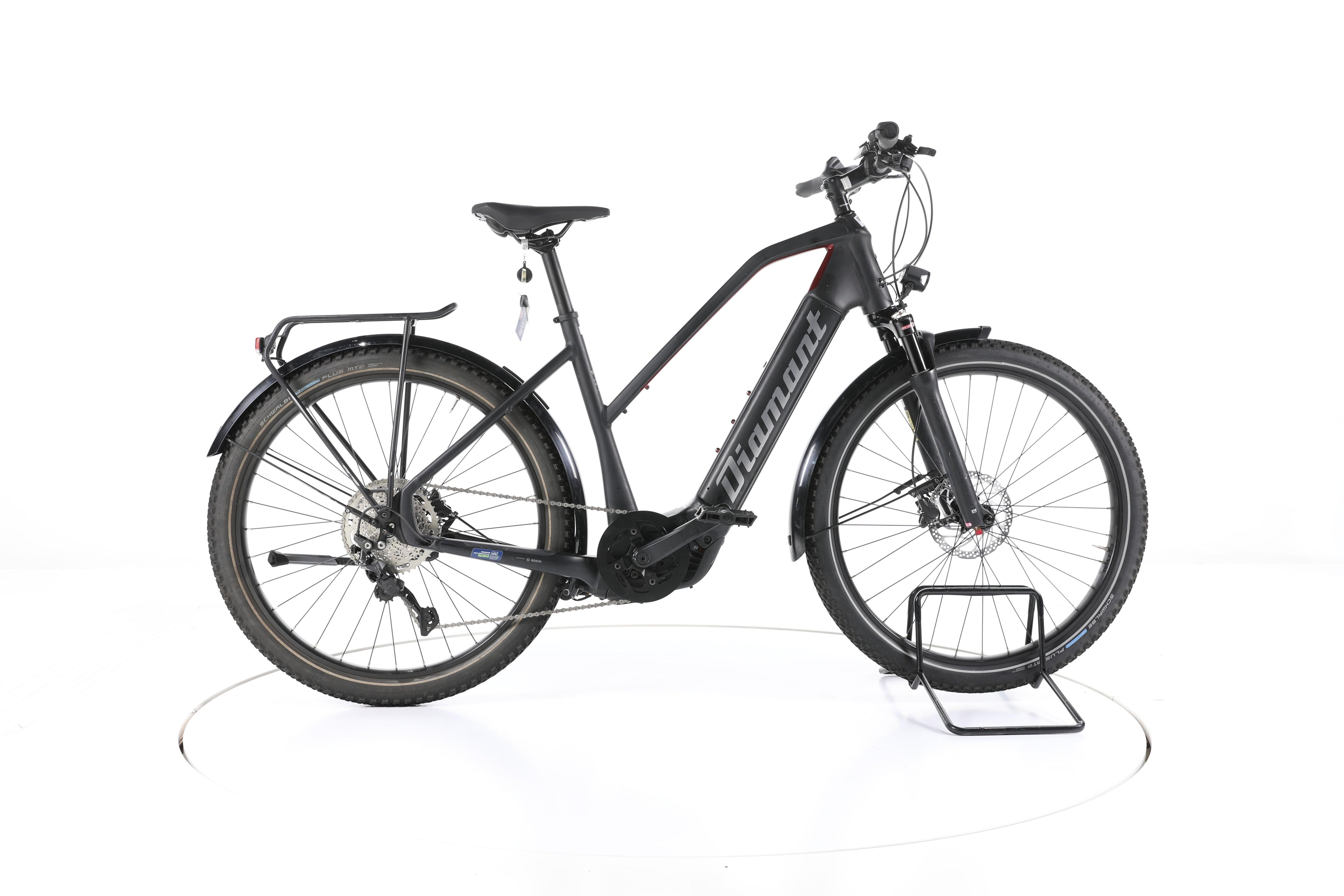 Diamant Zouma Deluxe+ Trekking E-Bike - Image 1
