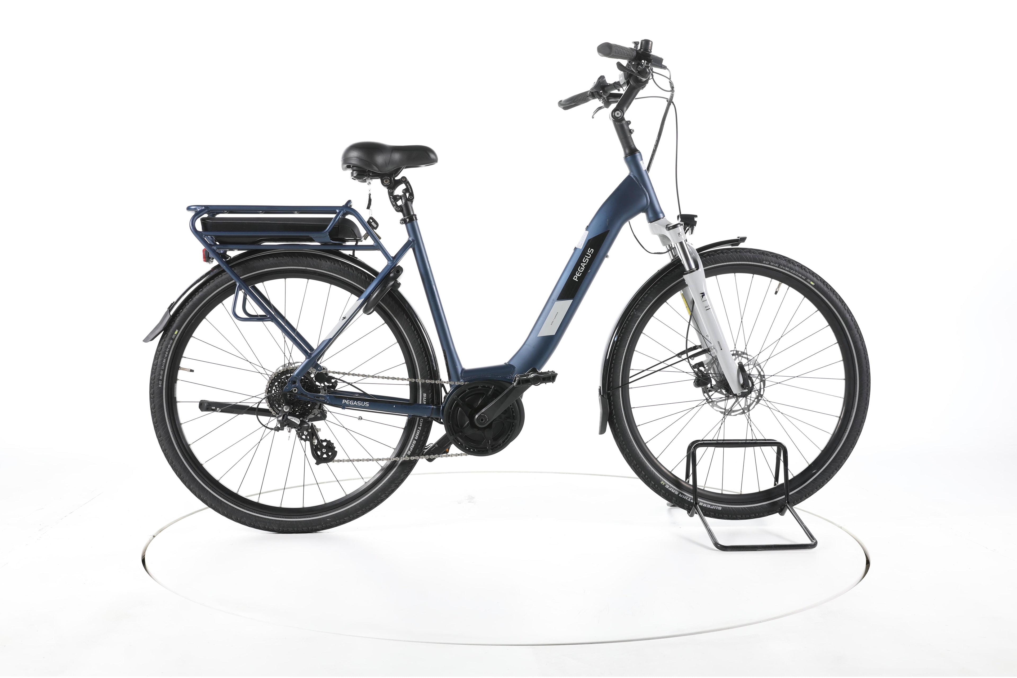 Pegasus Solero E8 Plus Trekking E-Bike Tiefeinsteiger - Image 1