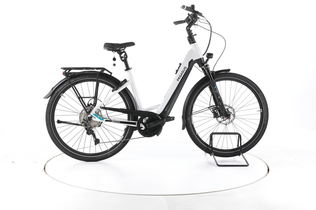 Pegasus Premio Evo Lite Comfort Trekking E-Bike Tiefeinsteiger - Image 1