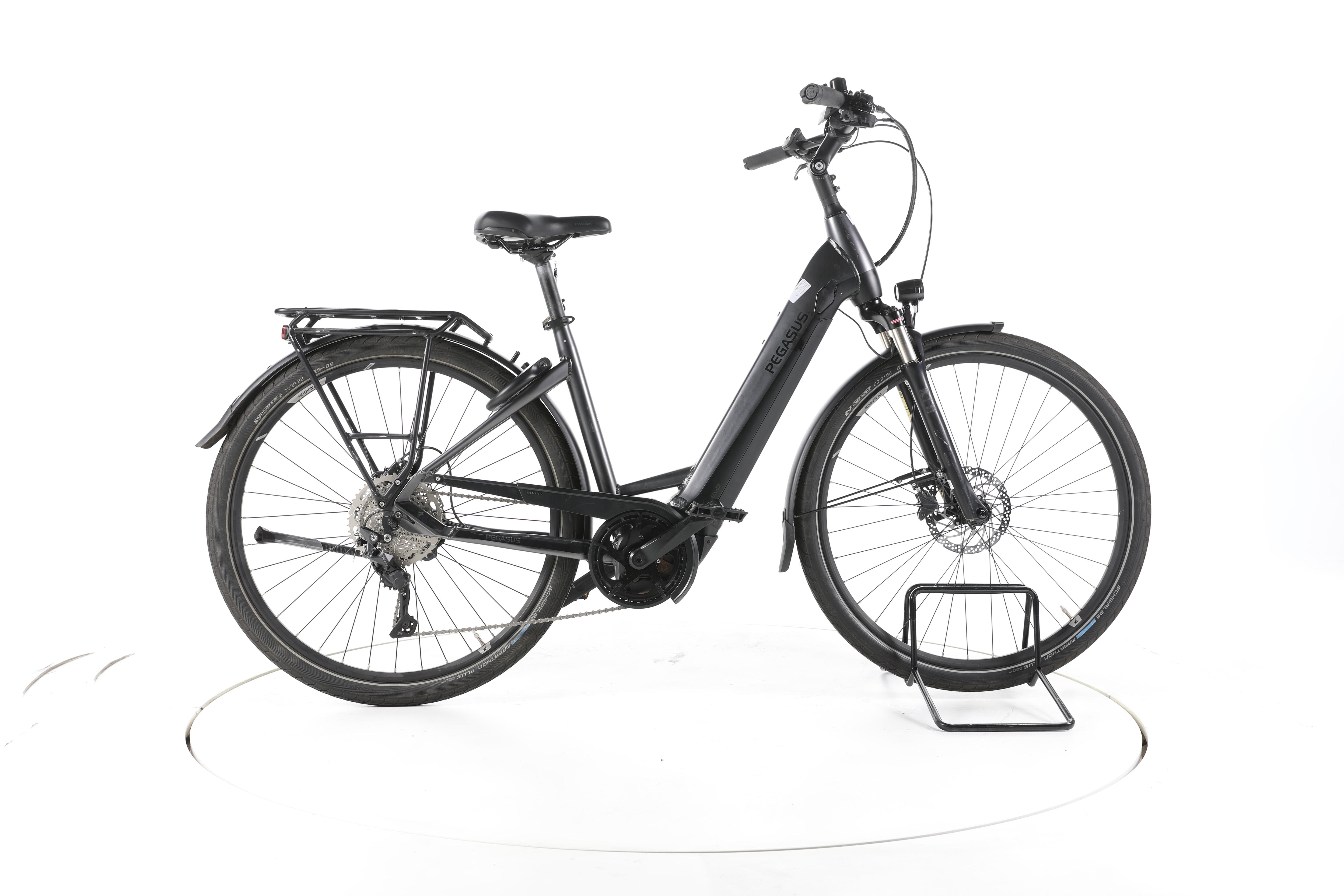 Pegasus Premio EVO 10 Lite Trekking E-Bike Tiefeinsteiger - Image 1