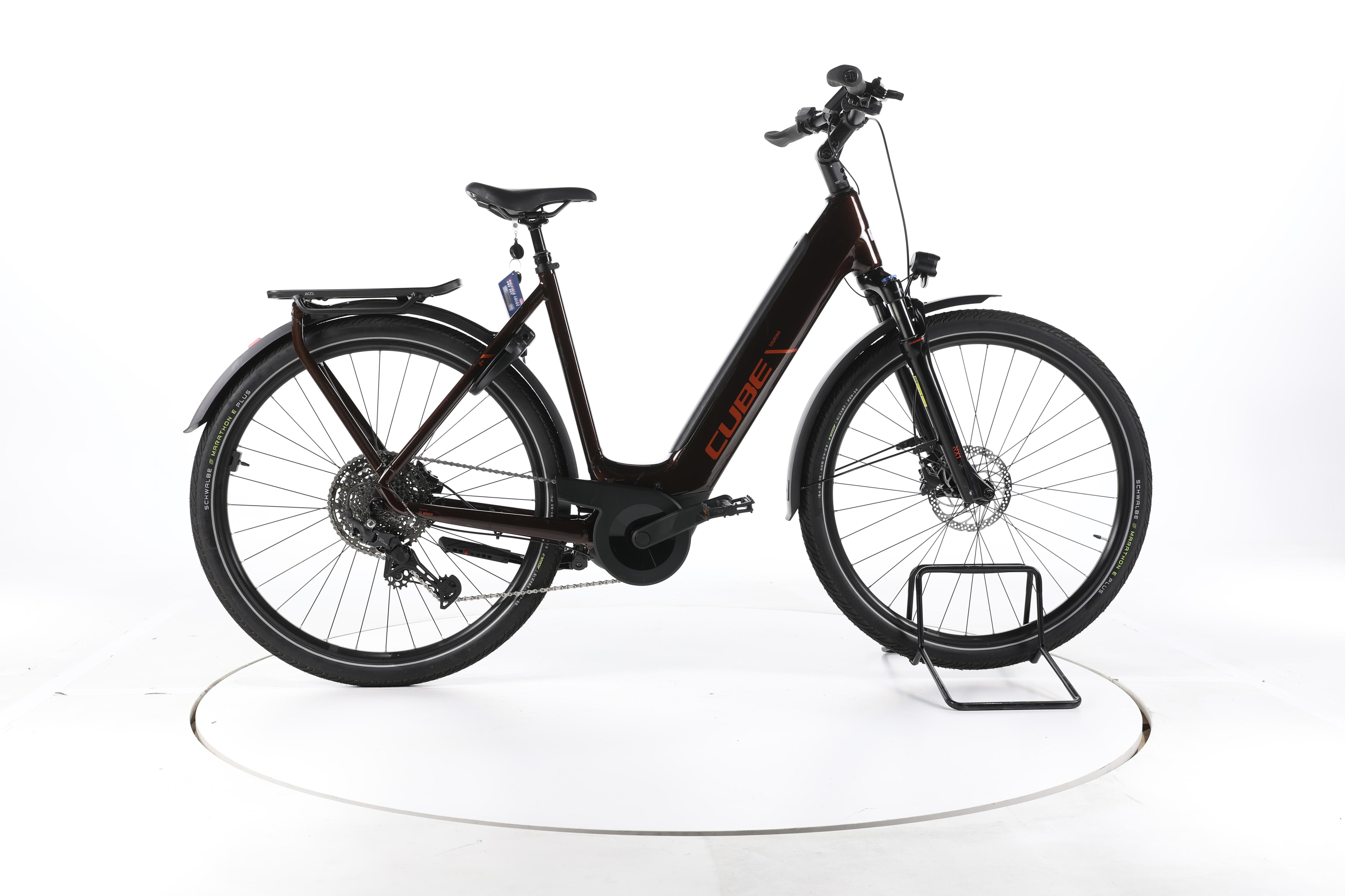 Cube Touring Hybrid Pro Trekking E-Bike Tiefeinsteiger 2025 - Image 1