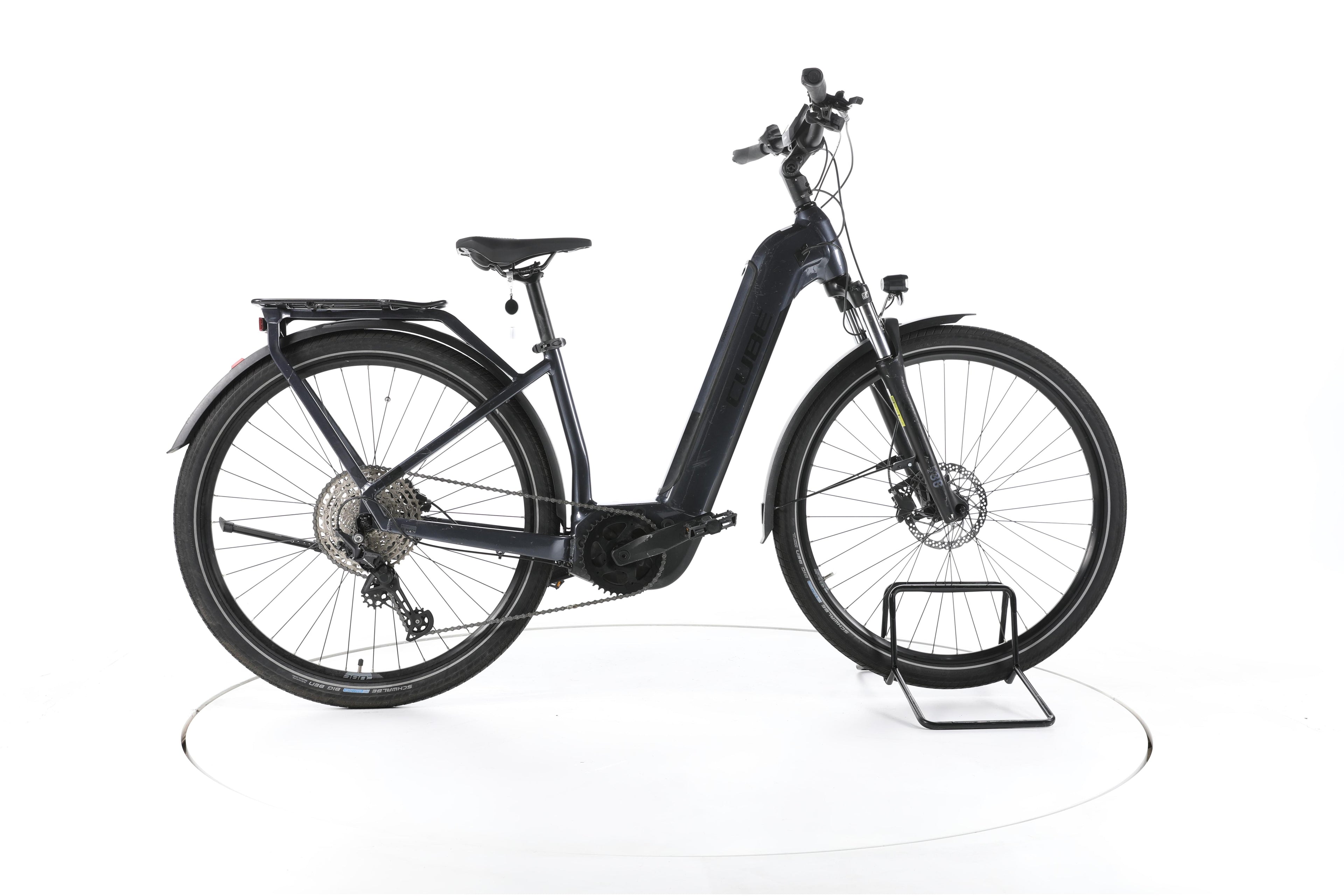 Cube Touring Hybrid Pro Trekking E-Bike Tiefeinsteiger - Image 1