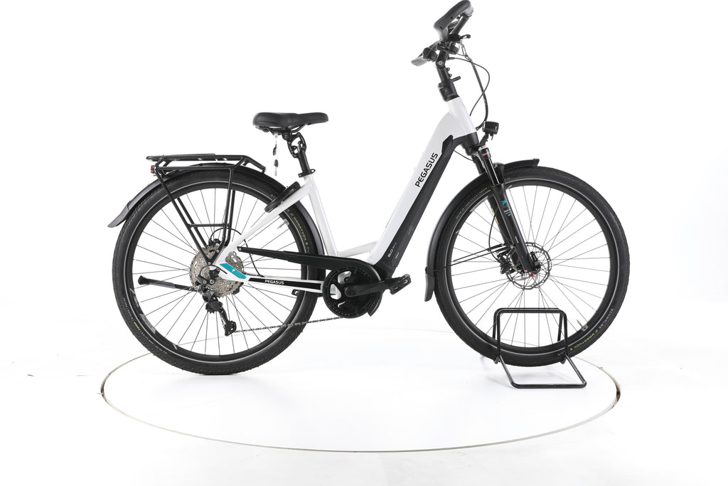 Pegasus Premio Evo 10 Lite Trekking E-Bike Tiefeinsteiger - Image 1