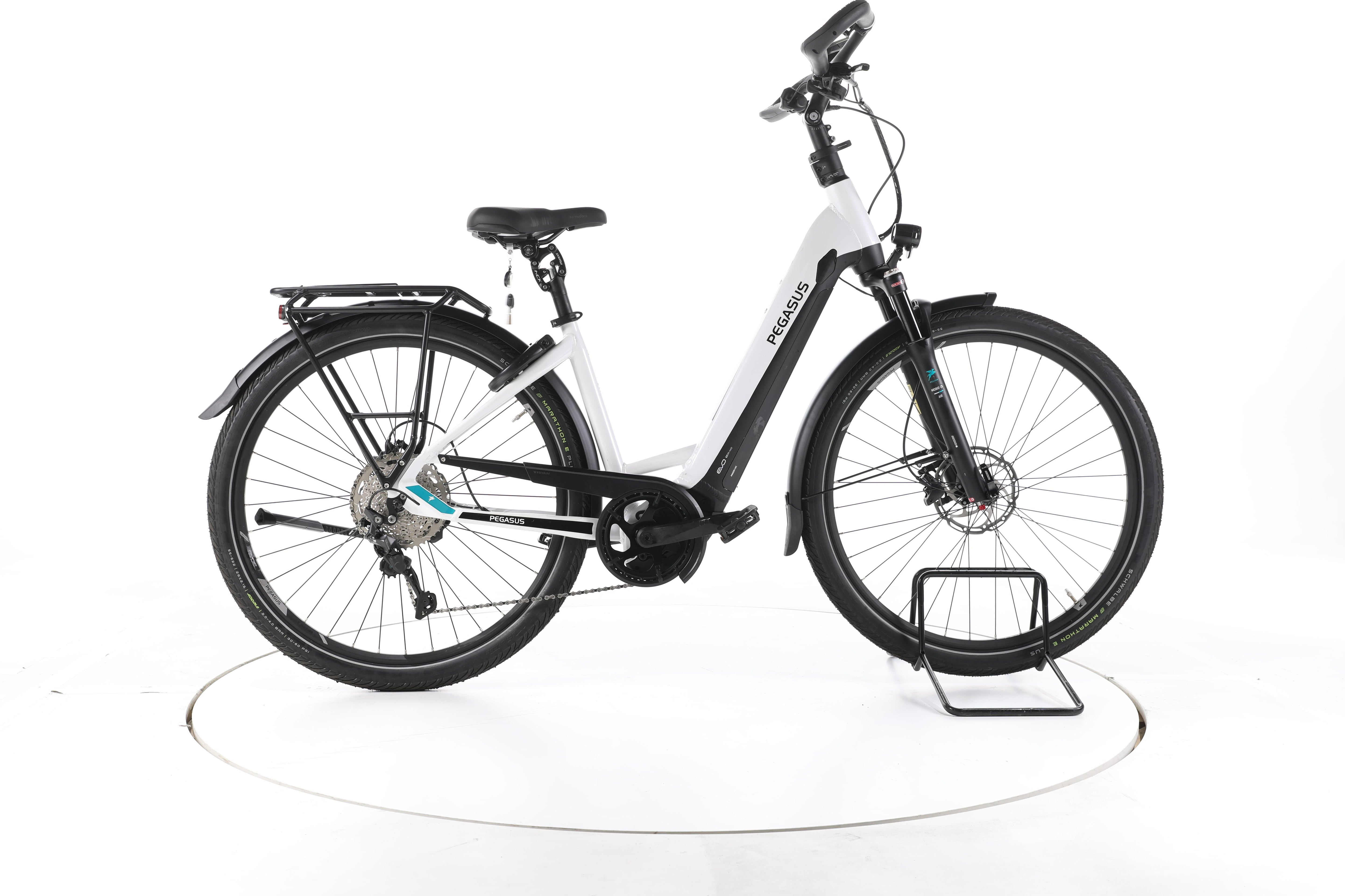 Pegasus Premio Evo 10 Lite Trekking E-Bike Tiefeinsteiger - Image 1