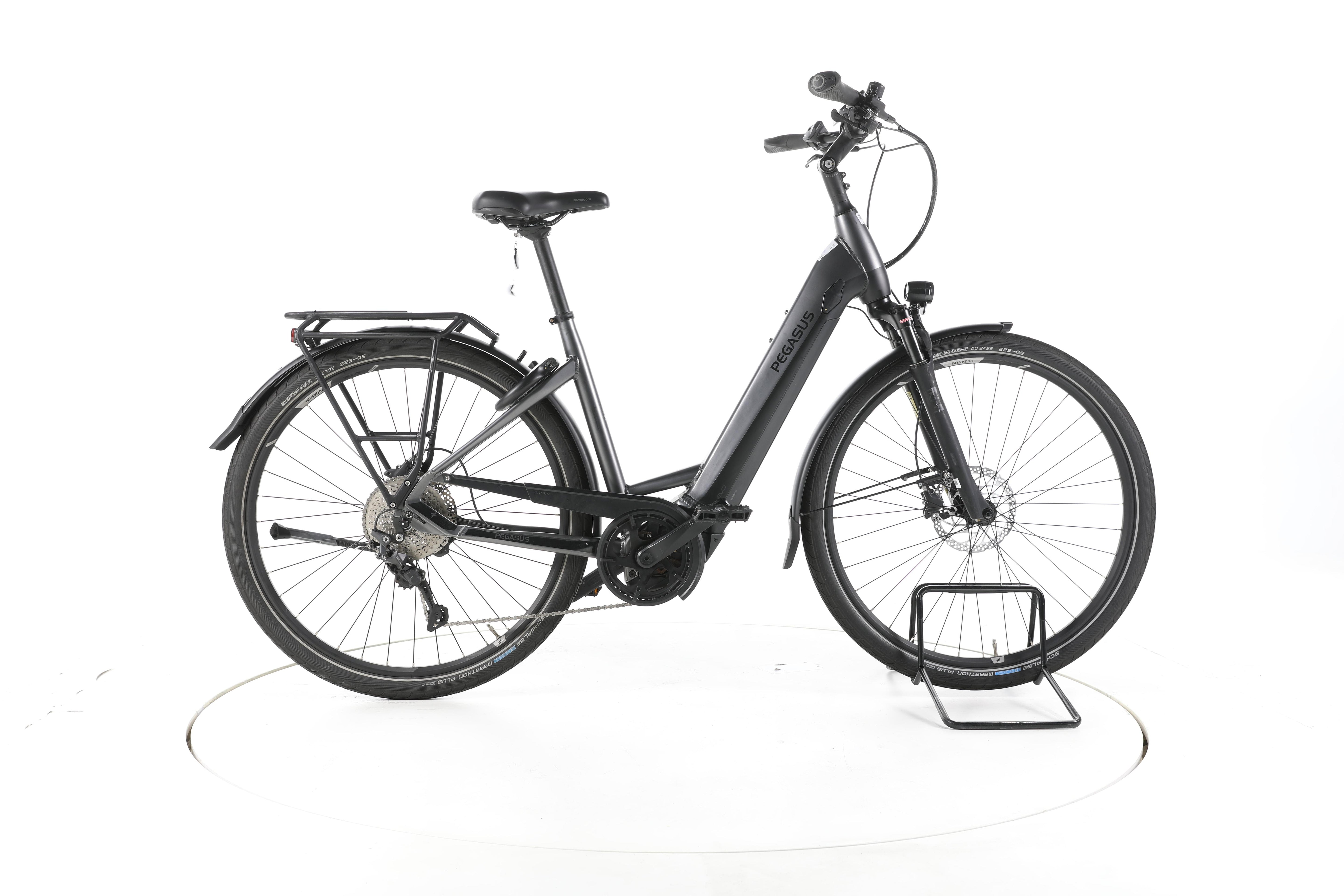 Pegasus Premio EVO 10 Lite Trekking E-Bike Tiefeinsteiger - Image 1