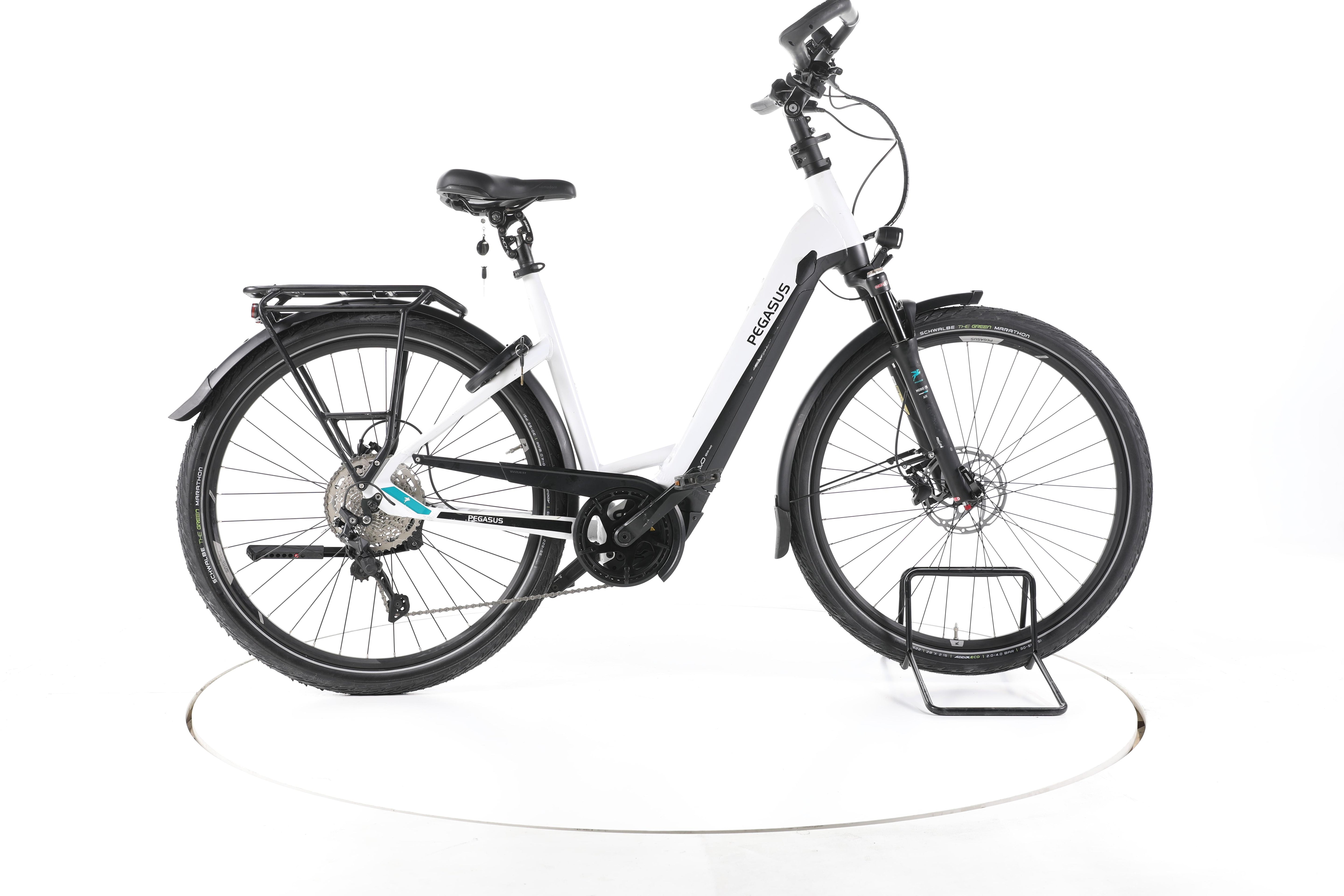 Pegasus Premio Evo 10 Lite Comfort Trekking E-Bike Tiefeinsteiger - Image 1