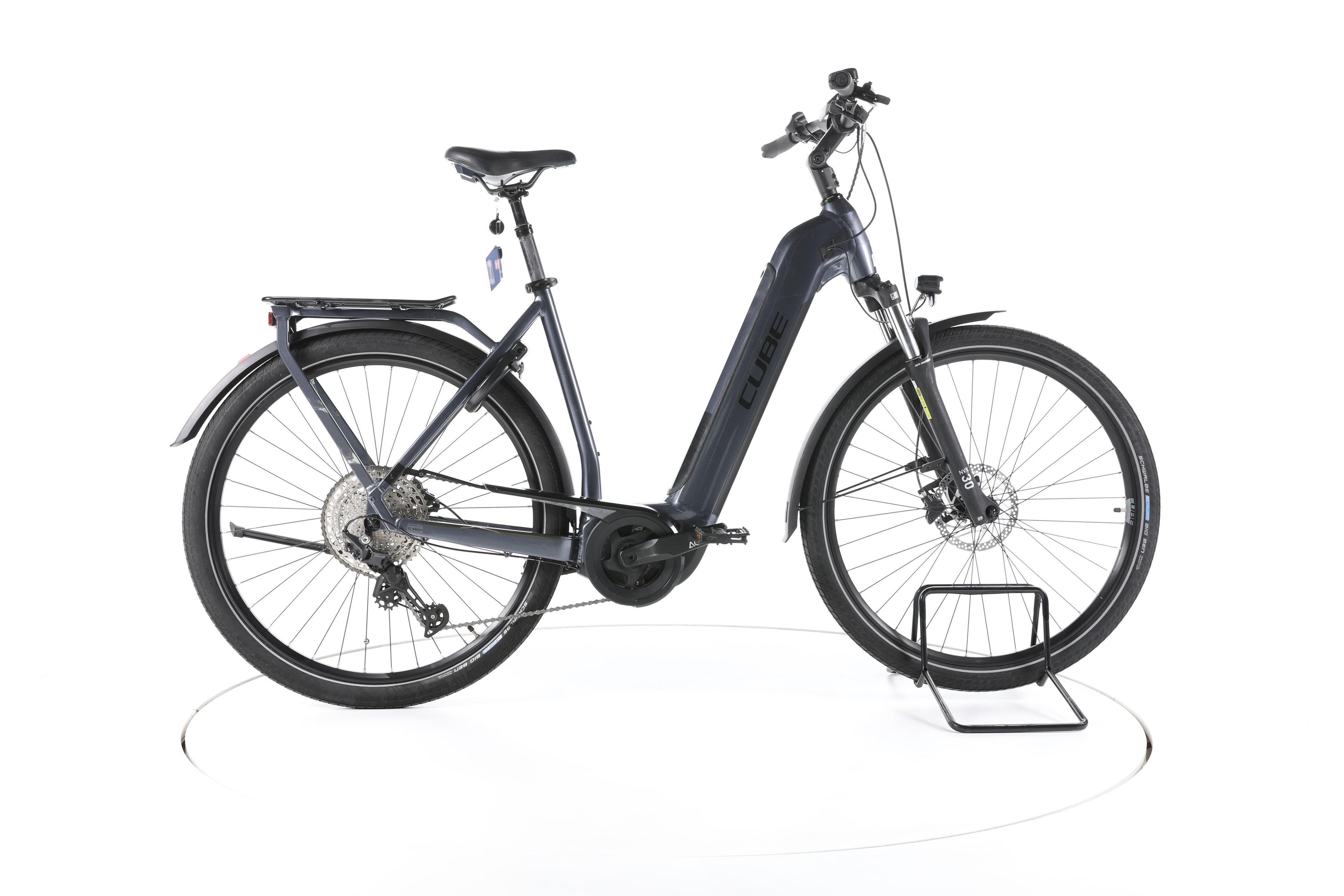 Cube Touring Hybrid Pro Trekking E-Bike Tiefeinsteiger - Image 1
