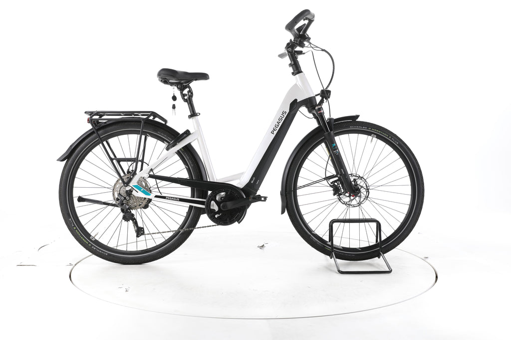 Pegasus Premio EVO Lite Trekking E-Bike Tiefeinsteiger - Image 1