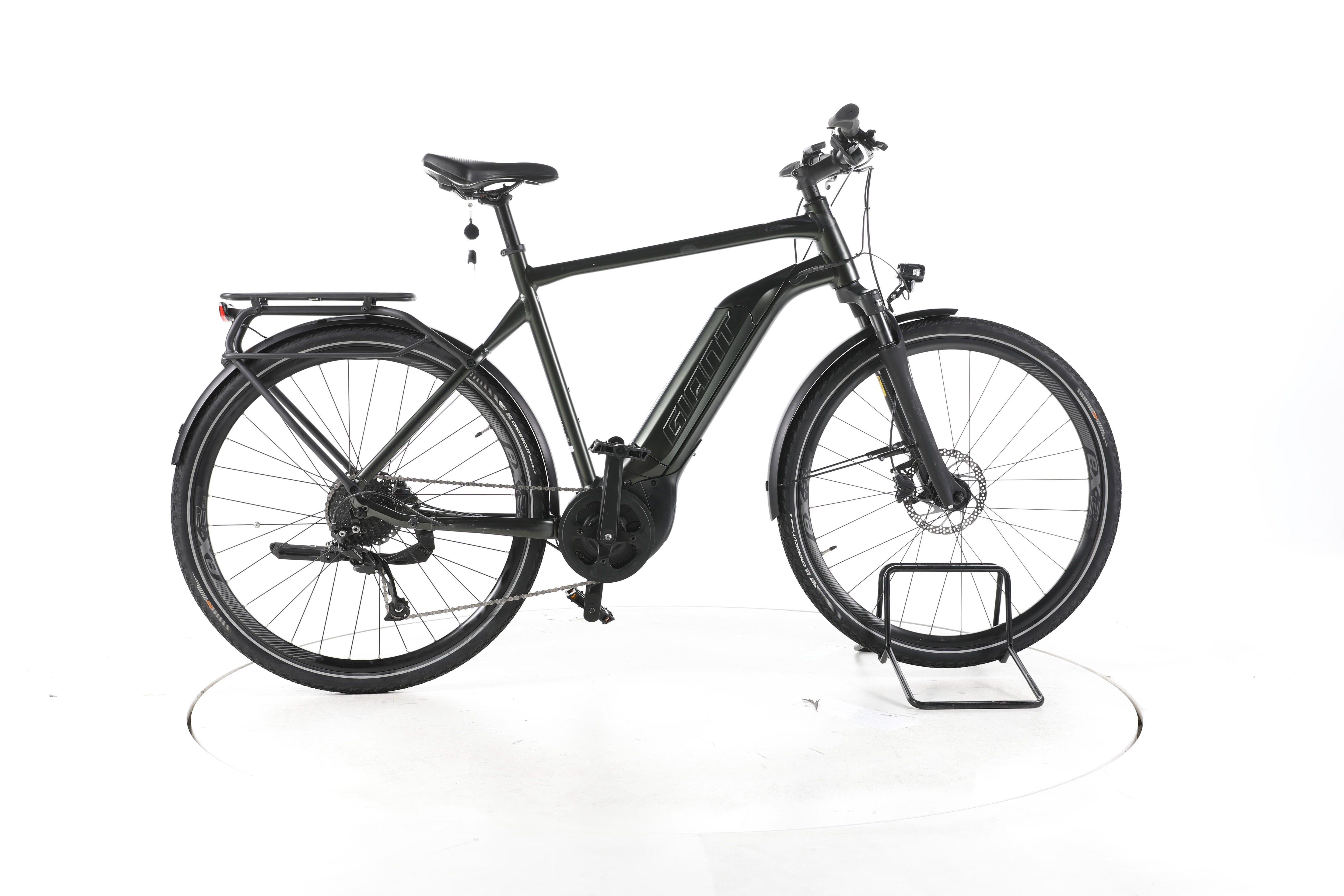 Giant Explore E+ 3 Trekking E-Bike - Image 1