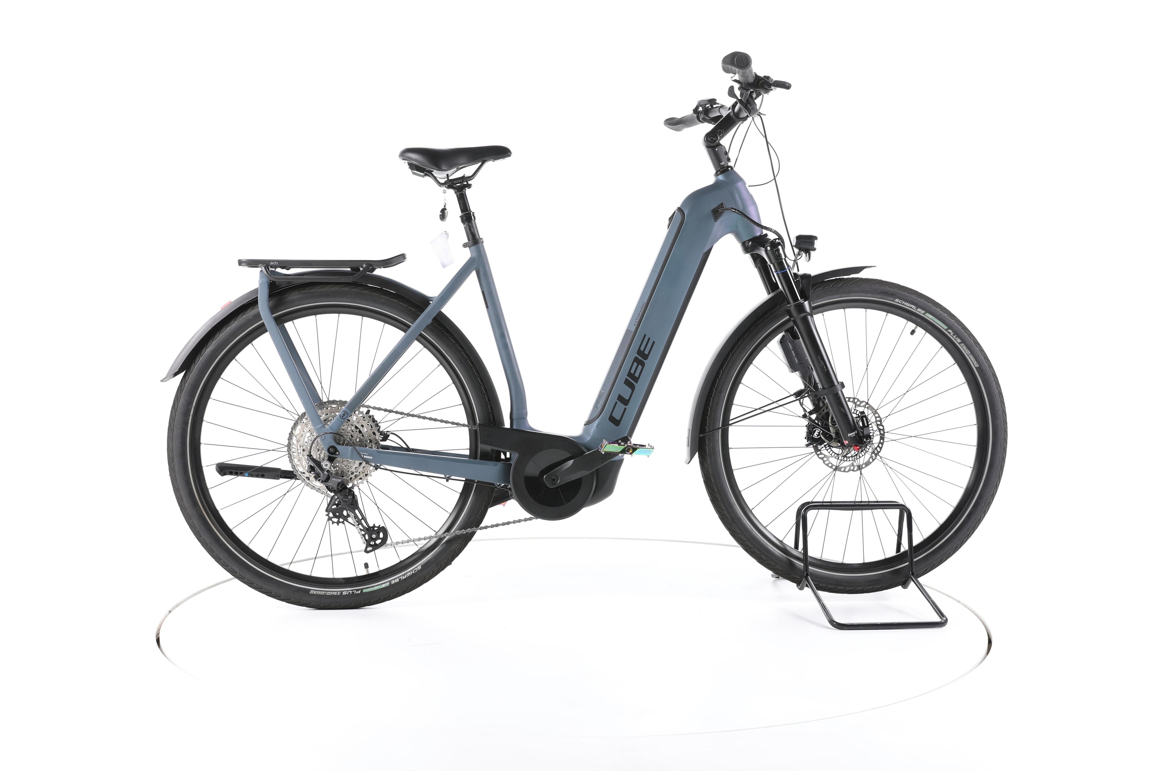 Cube Kathmandu Hybrid ABS Trekking E-Bike Tiefeinsteiger 2023 - Image 1