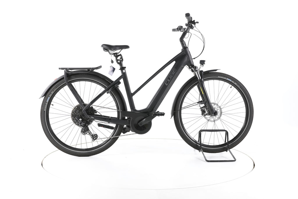 Cube Touring Hybrid Pro Trekking E-Bike 2023 - Image 1
