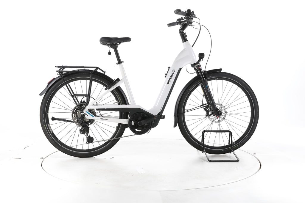Pegasus Premio EVO 11 Trekking E-Bike Tiefeinsteiger - Image 1