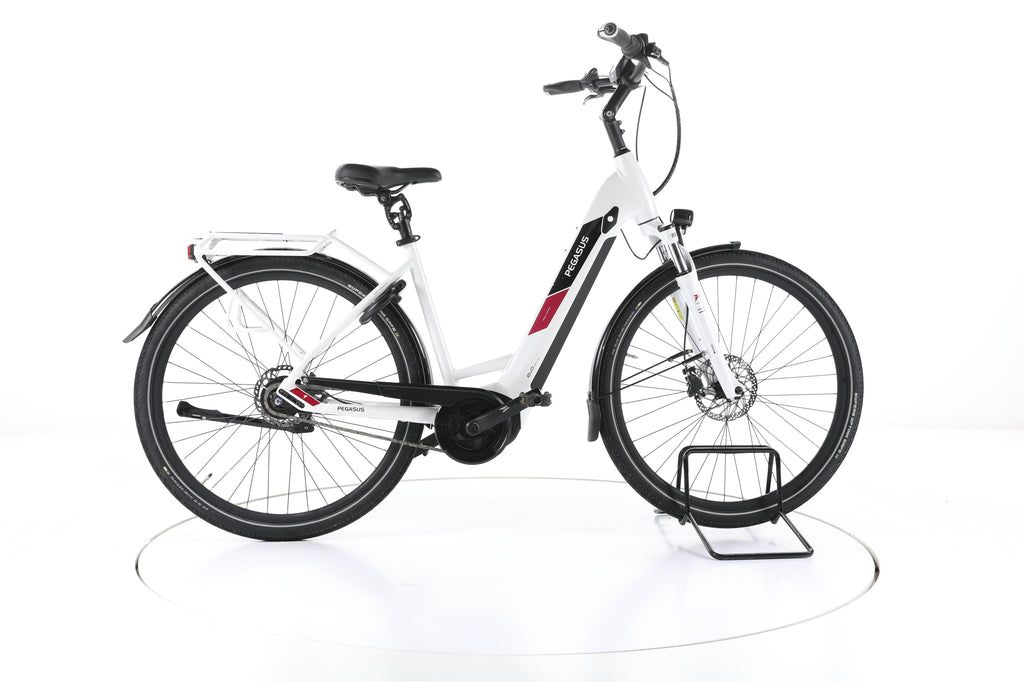 Pegasus Solero EVO 8R City E-Bike Tiefeinsteiger - Image 1