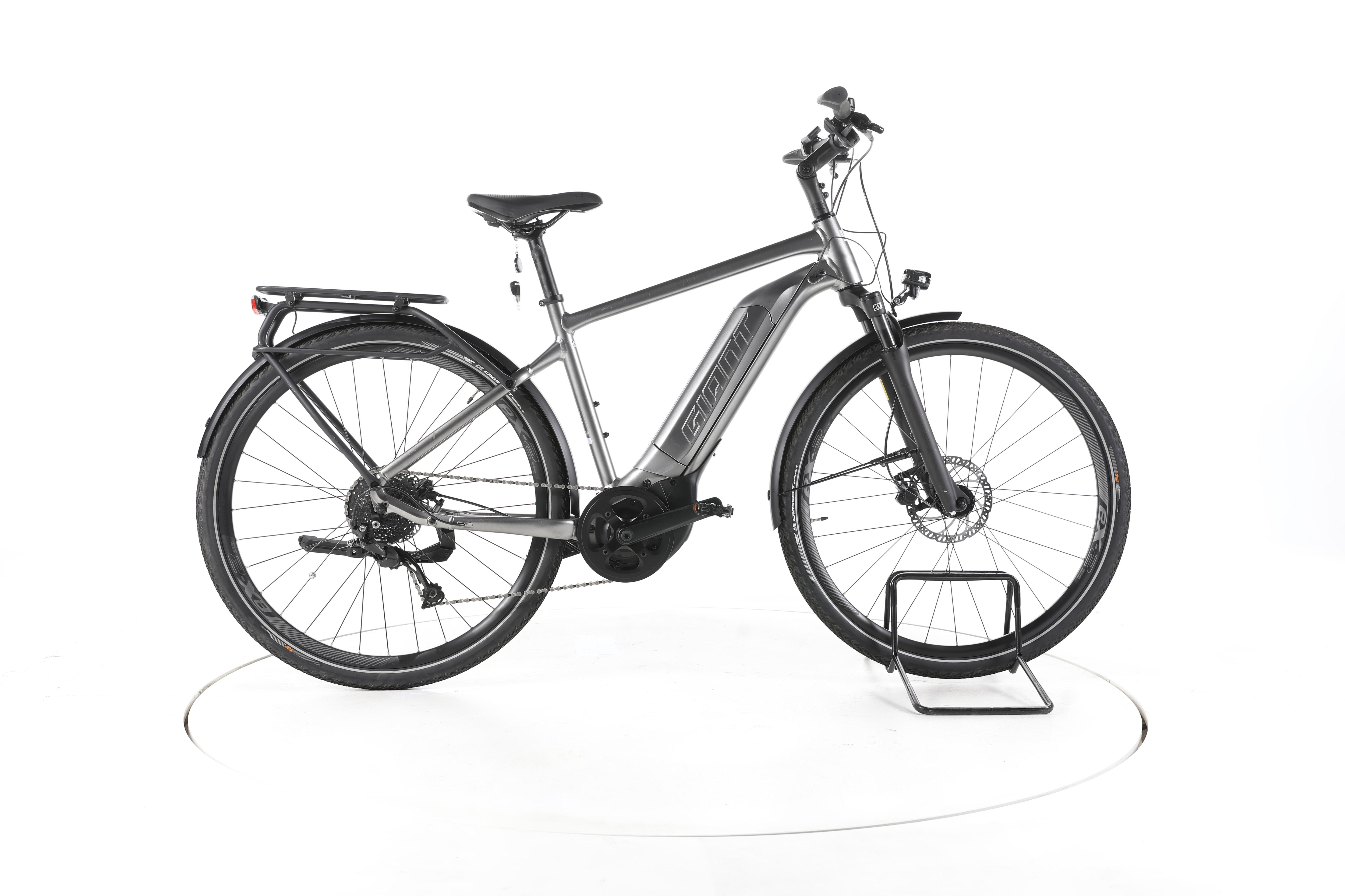 Giant Explore E+ 3 Trekking E-Bike - Image 1