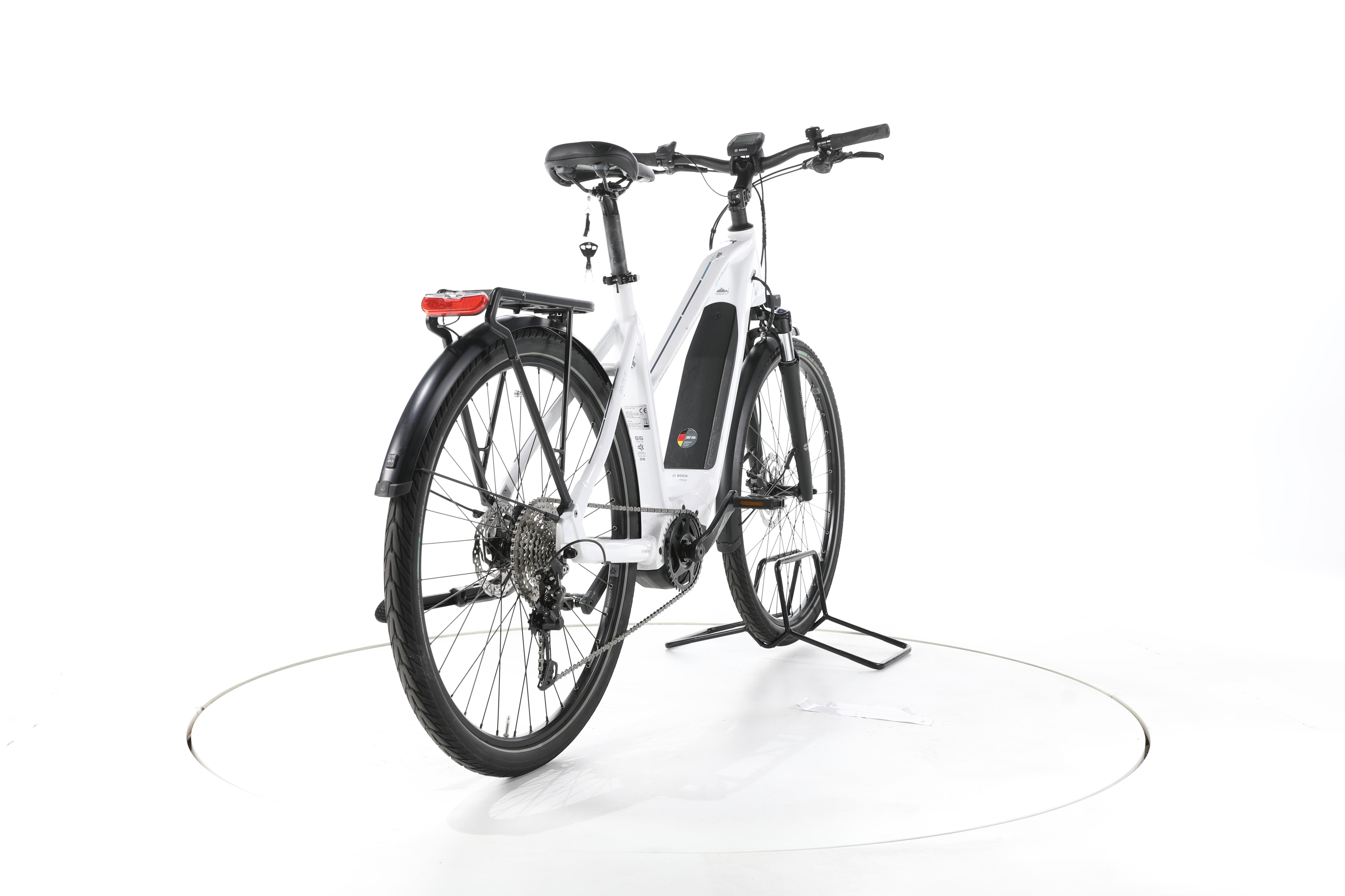 Carver Route E.420 Trekking E-Bike - Image 11