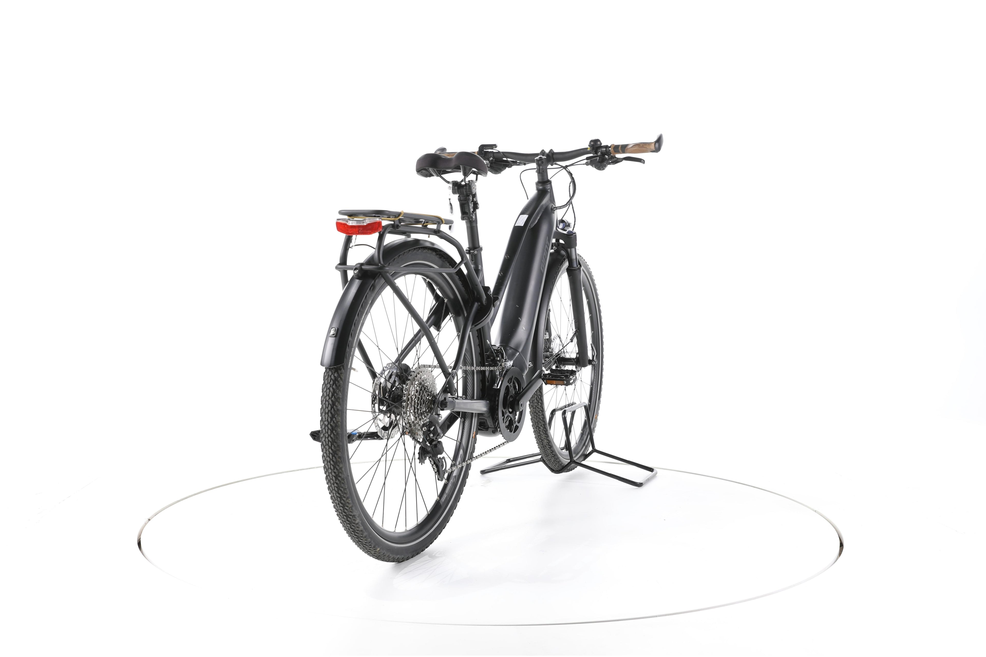 Giant Explore E+ 1 Trekking E-Bike - Image 11