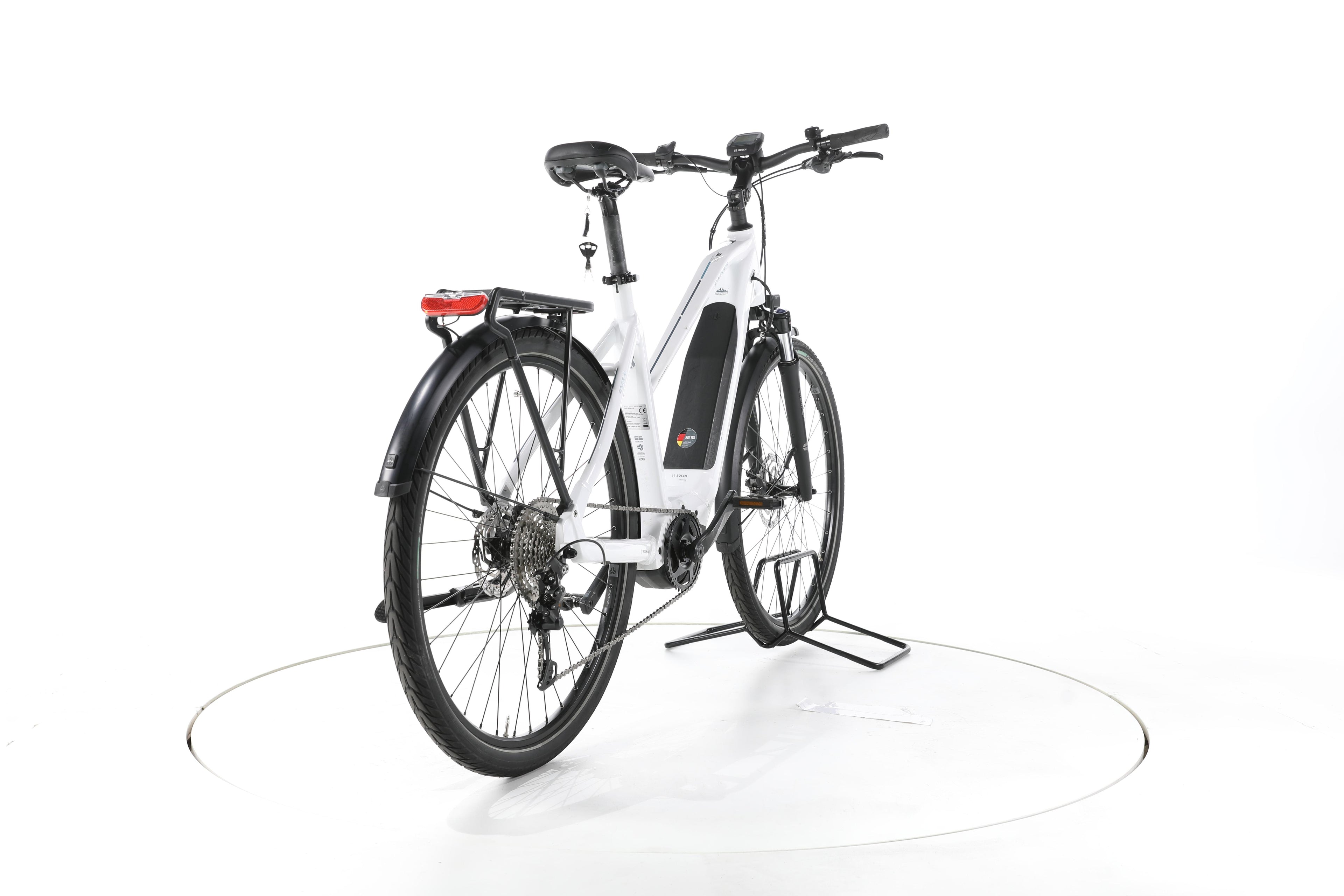 Carver Route E.420 Trekking E-Bike - Image 11
