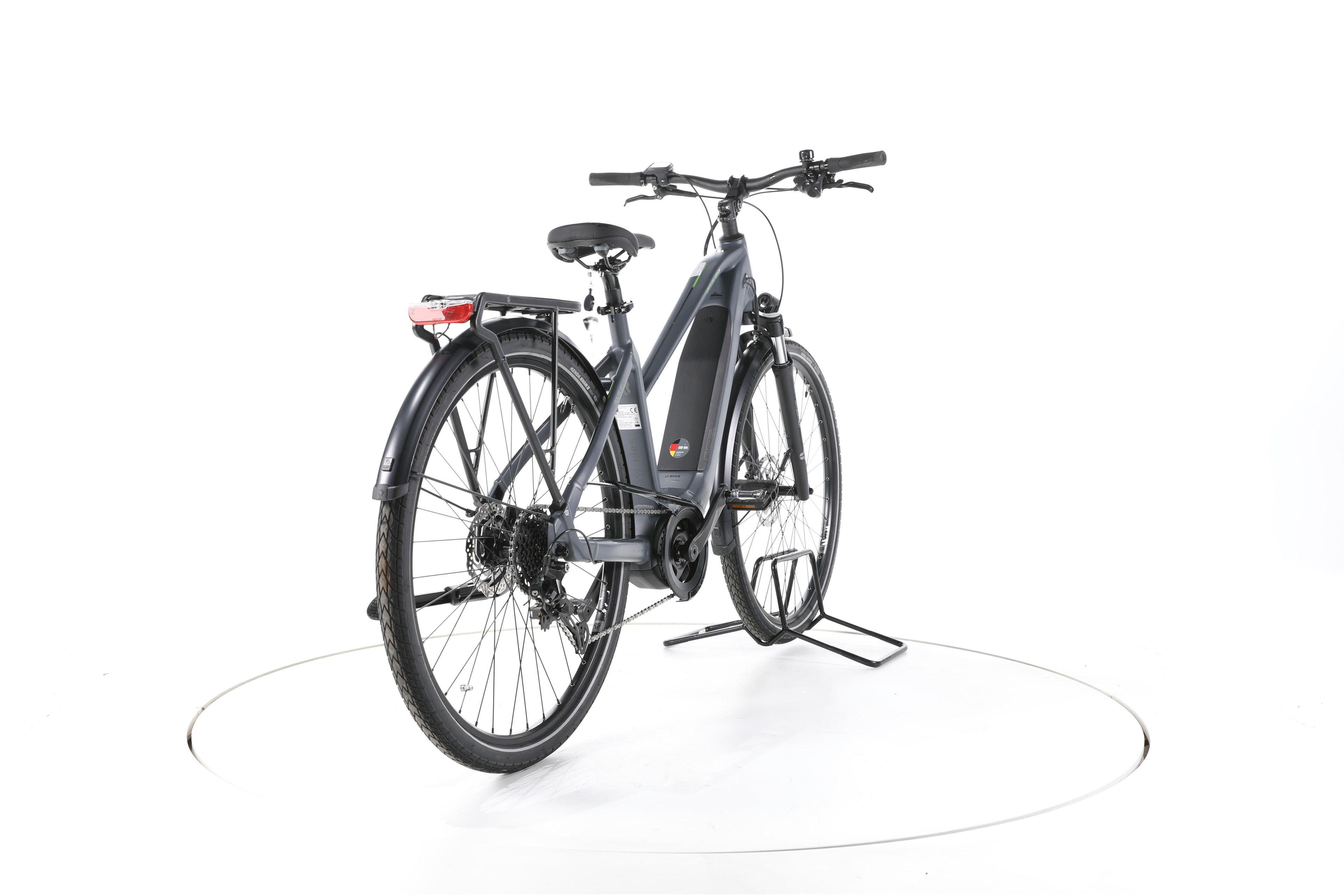 Carver Route E.410 Trekking E-Bike - Image 11
